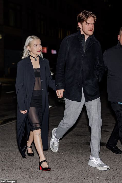 phoebe bridgers boob|Phoebe Bridgers makes a rare appearance with boyfriend Bo。